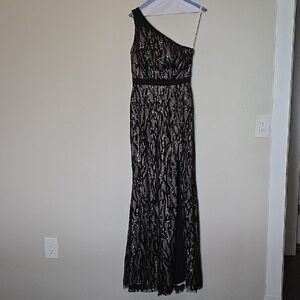 Elegant Black and Gold One-Shoulder Maxi Dress